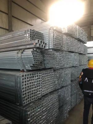 1.5x1.5 インチ 方形 正方形 空い鉄管 溶接 黒色 鋳造 方形 パイプ 小道具 製造 プロセス