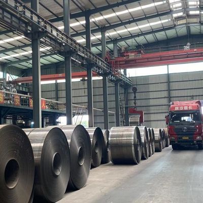 建設材料 CRC 冷式ローリング鉄コイル 0.7mm 厚さ 1000mm 幅 調整可能な幅 ± 1% 材料の許容度