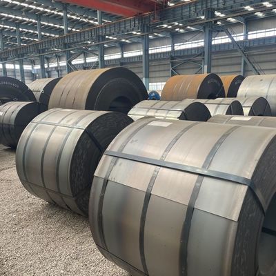 HRC ホットロールコイル 600mm-1500mm 幅 ASTM A36 MS 炭素鋼コイル ± 1% 許容量とパンチングサービス