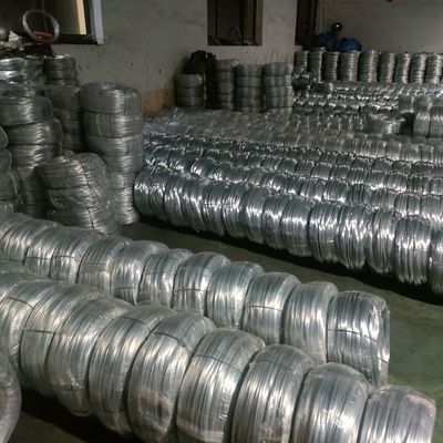 ホットガルバン化ステンレス鋼鉄線 1.2mm から 2.0mm 耐腐り屋外容量 ±1% Q195 Q235 亜鉛塗装