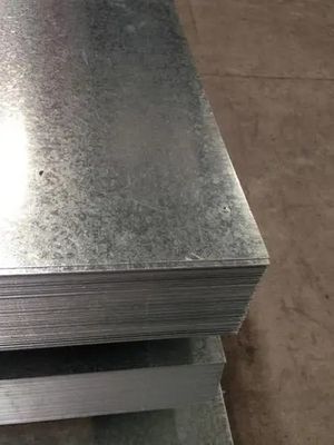 3-8トンのコイル重量 2.5mm 3mm 鋼筋鋼板 120g ASTM A653 G235 屋根カバー GI板